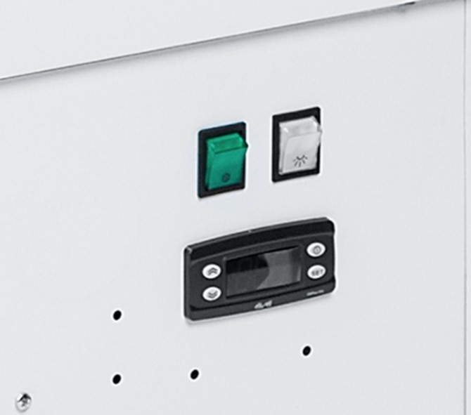 SPEISEISVITRINE FIJI 4