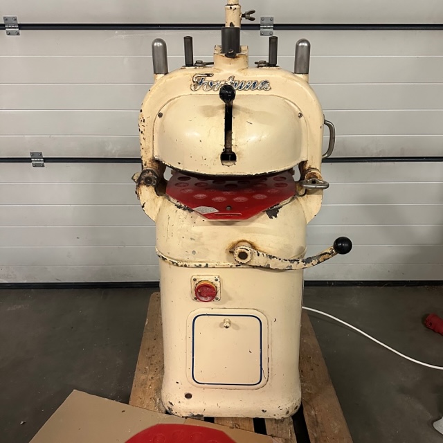 Fortuna A4 halbautomatische Brötchenpresse GR4 4